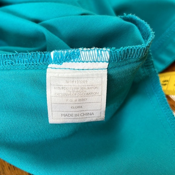 Dansko scrub top, aqua/teal size medium.  Short sleeves, pockets on side. - Picture 15 of 15